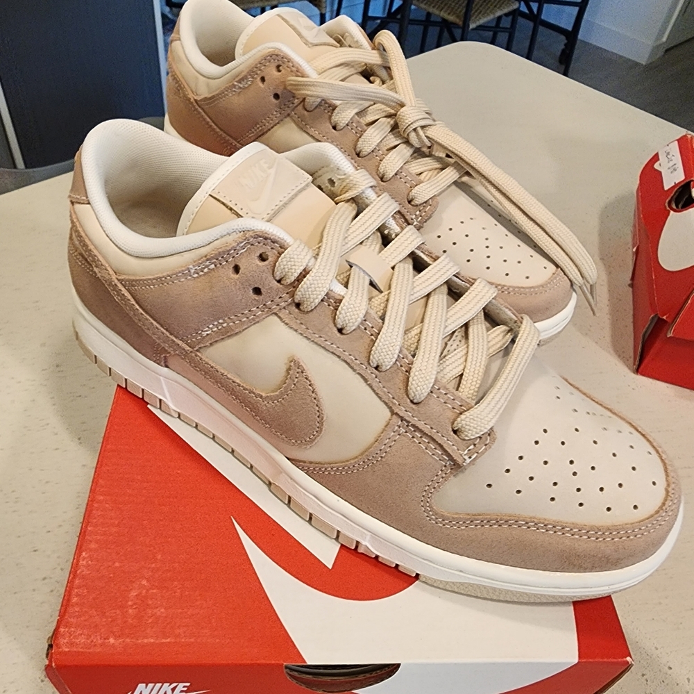 Nike Dunk Low SE Women's Size 10
